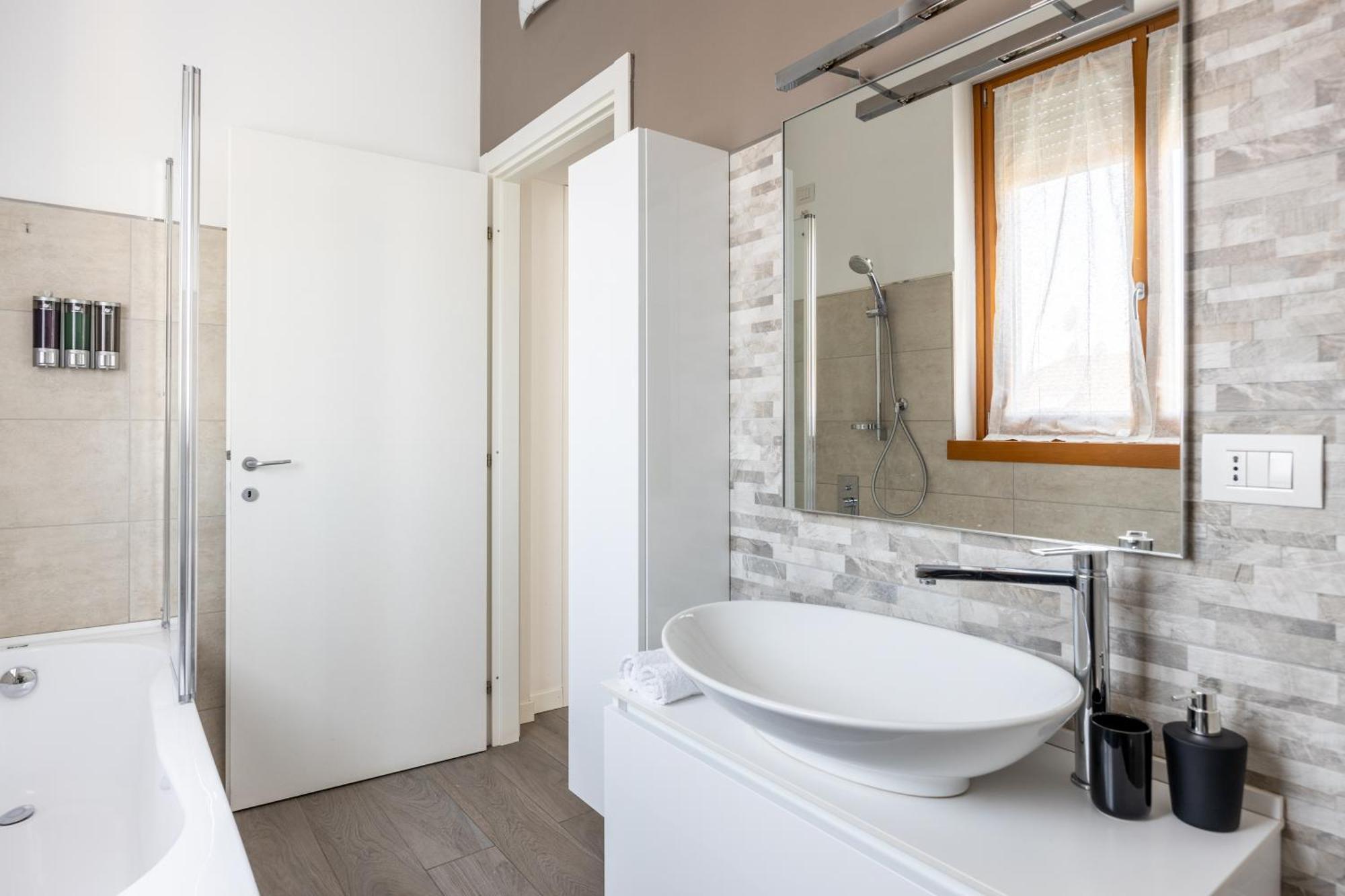 Bocconi'S Nest - Close To Duomo With Terrace Milan Exterior photo